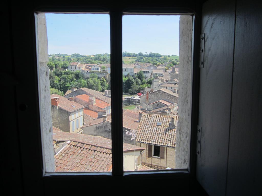 Chambre d'Hôtes La Tour de Brazalem Nérac Quarto foto