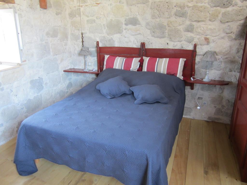 Chambre d'Hôtes La Tour de Brazalem Nérac Quarto foto